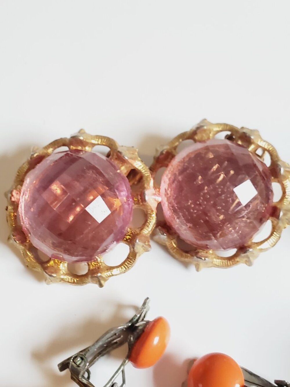 12 Pair of clip on Earrings, items # B 367-378, . wt. 144 grams,. - Picture 9 of 15